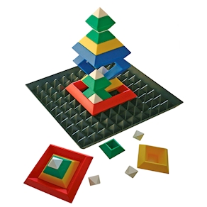 Pyramiden Puzzle mit Grundplatte