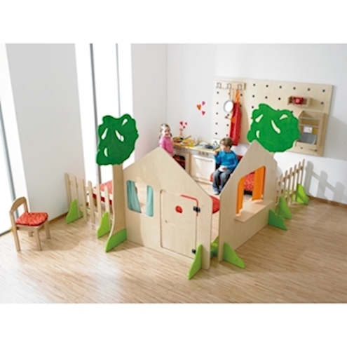 Spielkulissen Haus mit Tür und Baum