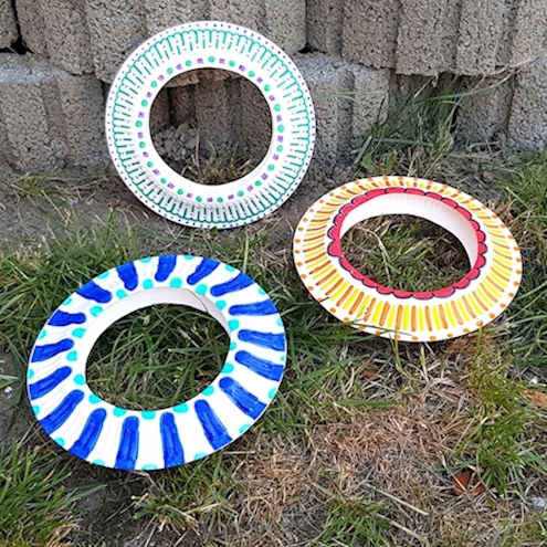 Pappteller-Frisbee