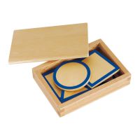 Geometrische Grundtäfelchen im Kasten