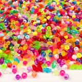 200.065.700 - Kunststoffperlen Mix ca. 5300 Stk.