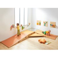 Niedrige Quadrat-Podest-Rampe mit Linoleumbelag, B 78,8x H 11 x T 78,8 cm