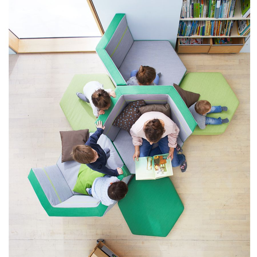 Podest Sechseck mit 2 Rückenlehnen und Stoffbezug