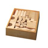 101.105.400 - Holzkiste gefüllt mit diversem Baumaterial