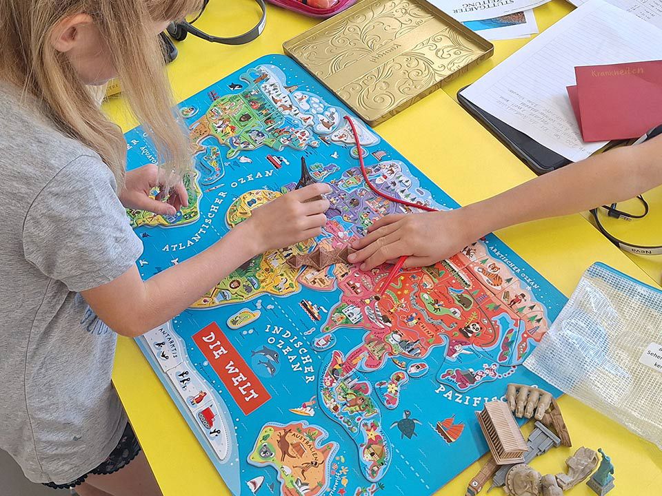 Die Welt spielerisch kennenlernen