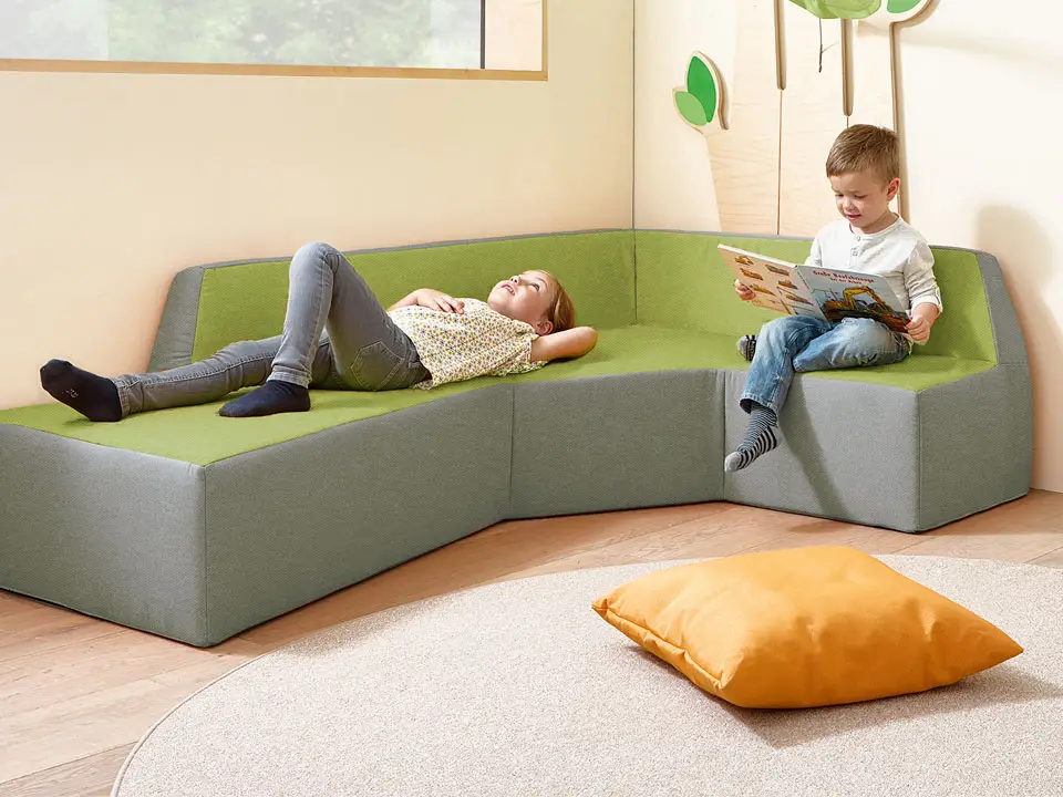 Sofas und Kissen