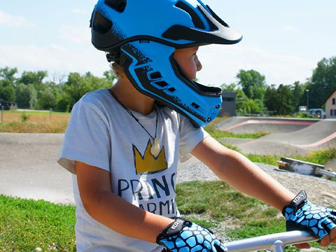 Kindervelohelm von Frezzo
