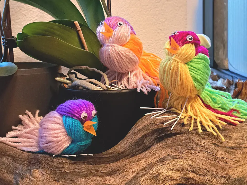 Vögel aus Wolle basteln