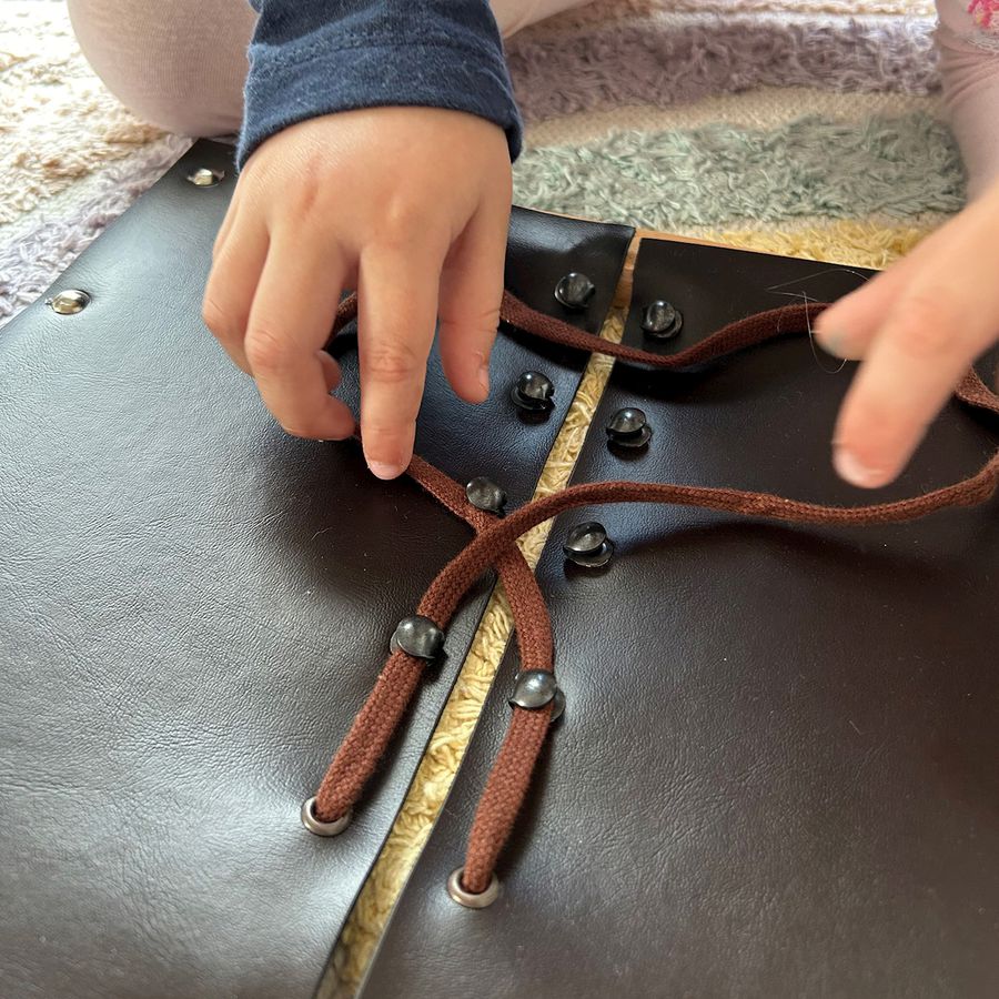 Rahmen mit Schuhschnüren