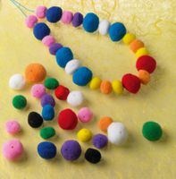 Pompons mit Loch, ca. 100 Stk. 2 Gr., 10 Farben