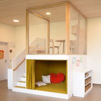 Raumhaus Modell Moosdorf 2, B 224,5 x H 246-266 x T 230 cm, Podesthöhe 135 cm