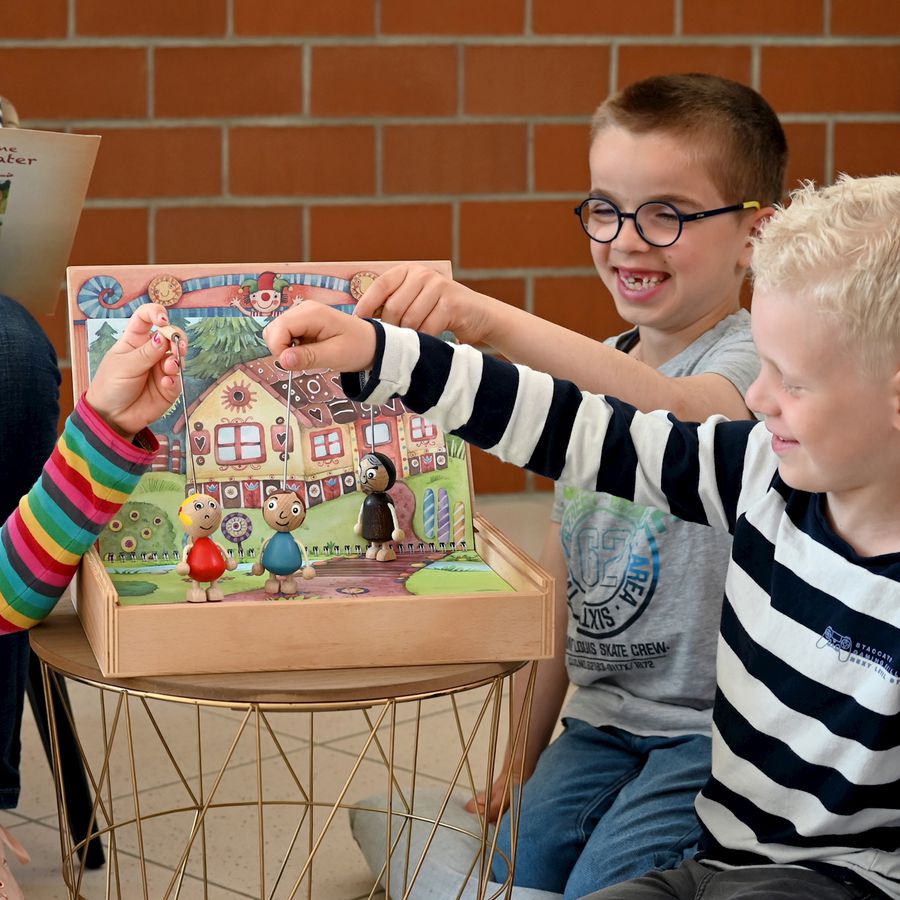 Das kleine Buchtheater - 3 Märchen mit 7 Holzfiguren