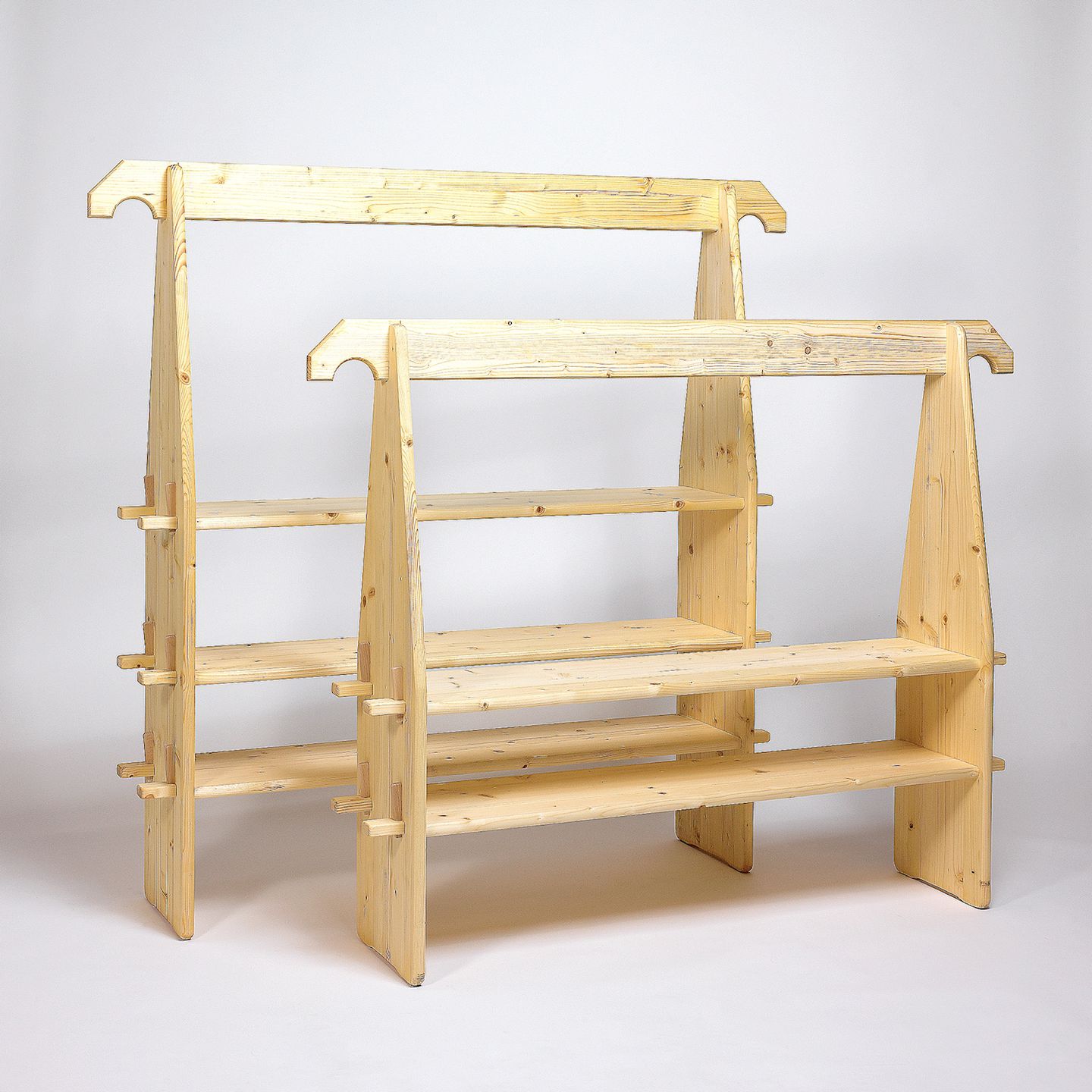 Mobil-Gestell mit 2 Regalen H. 107 cm, geölt