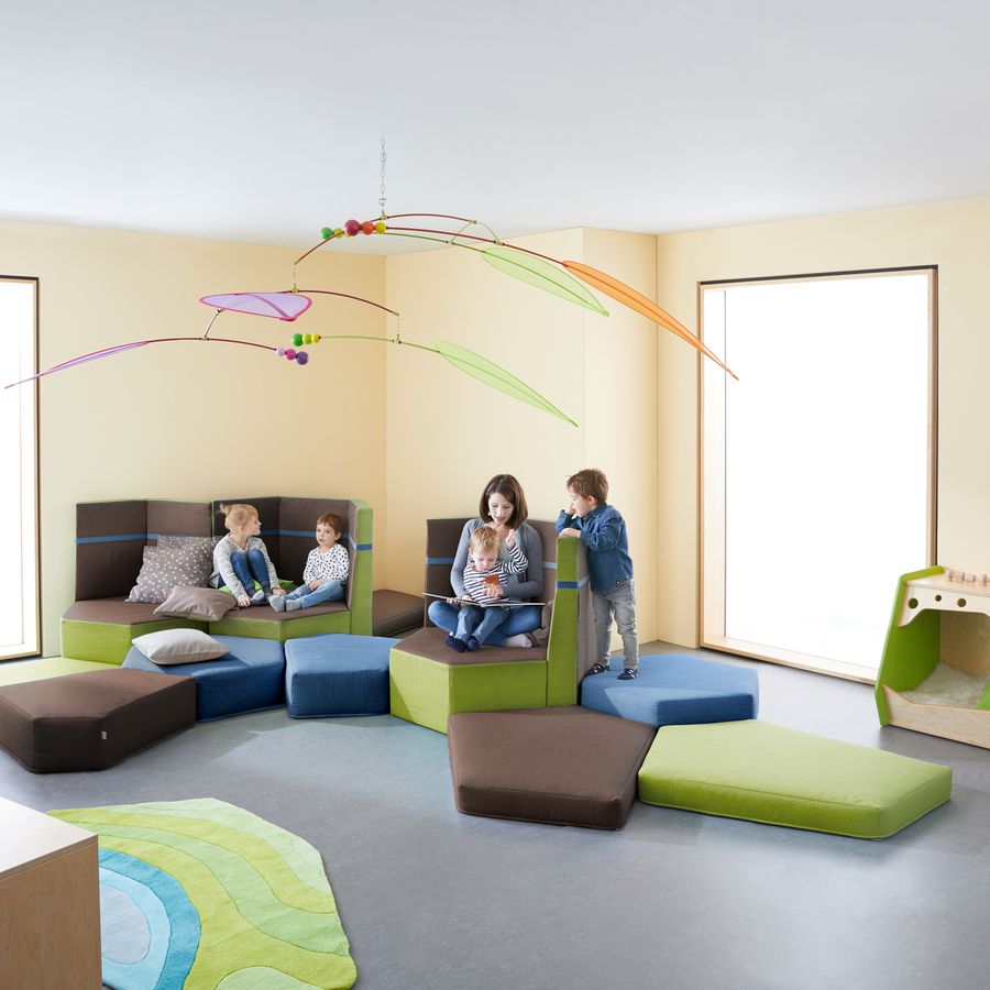 Podest Sechseck mit 2 Rückenlehnen und Stoffbezug