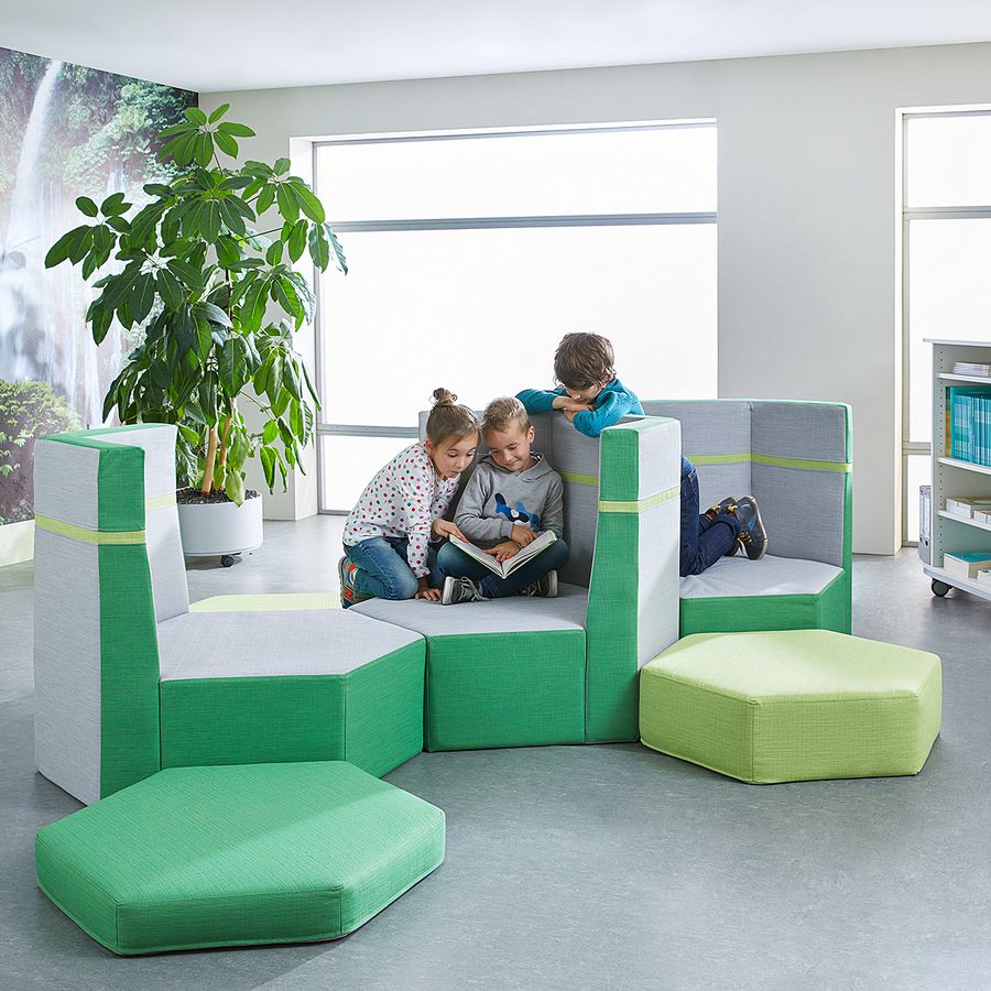 Podest Sechseck mit 3 Rückenlehnen und Stoffbezug