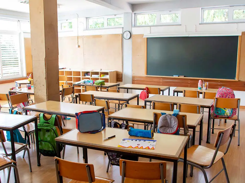 klassenzimmer-raum.jpg