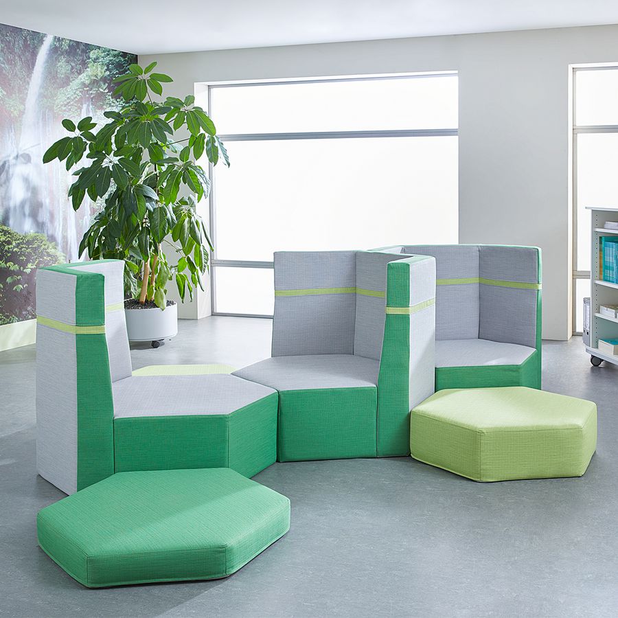 Podest Sechseck mit 3 Rückenlehnen und Stoffbezug