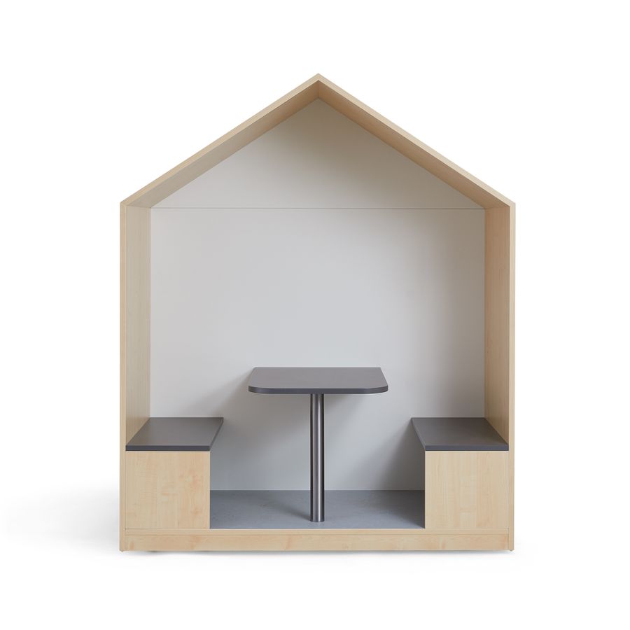 Häuschen mit Tisch und Bänken, Sitzhöhe 26 cm, Tischhöhe 48 cm