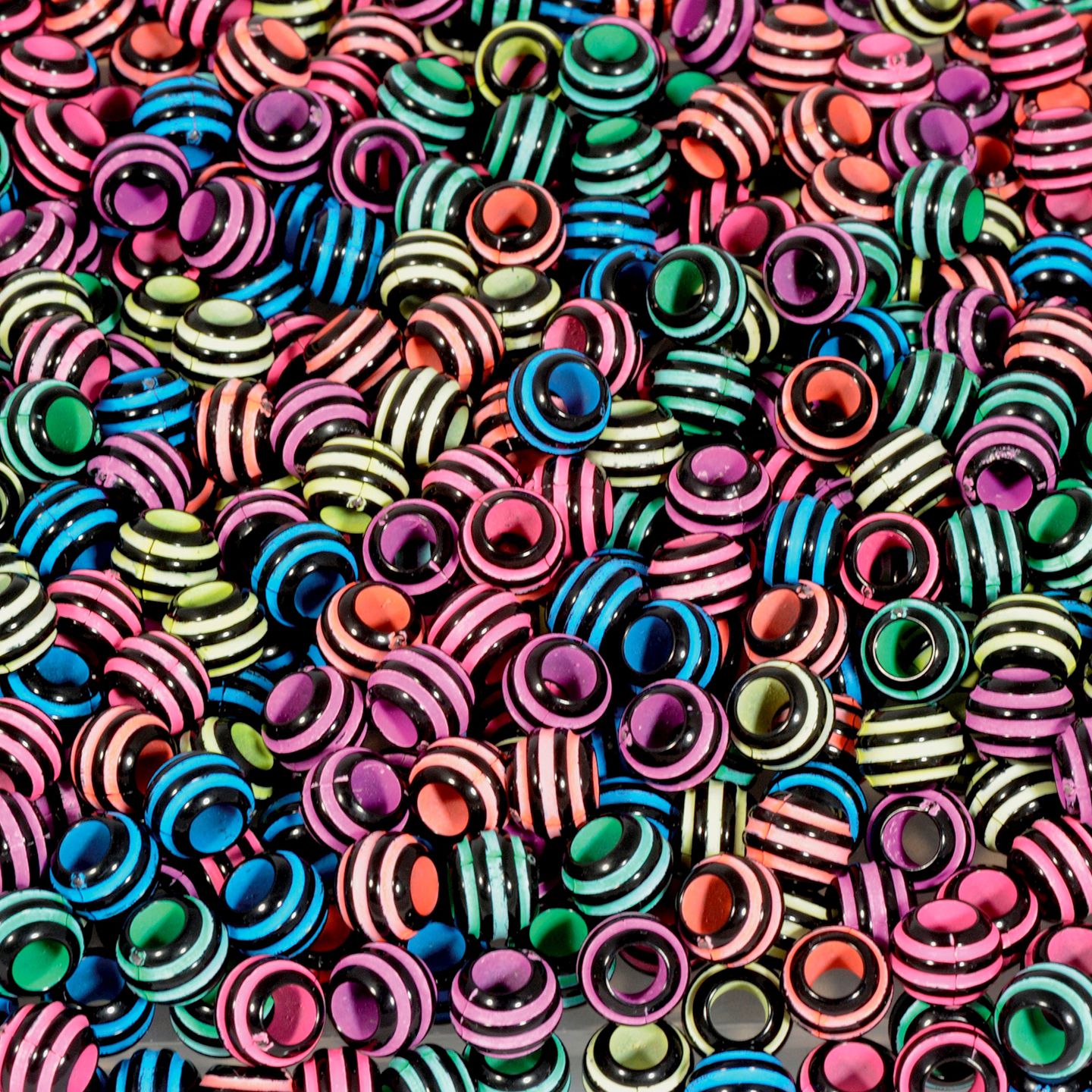 Perlen gerillt schwarz-bunt, 500 g