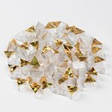 106.031.400 - Glitzer-Prismo Dreiecksteine gold, ca. 100 Stk.