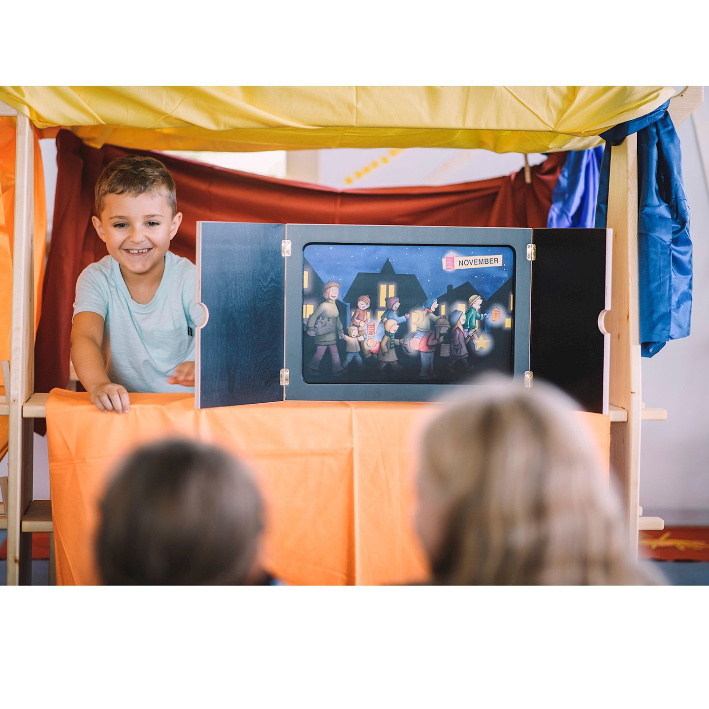 Mobil-Gestell mit 2 Regalen H. 107 cm, geölt