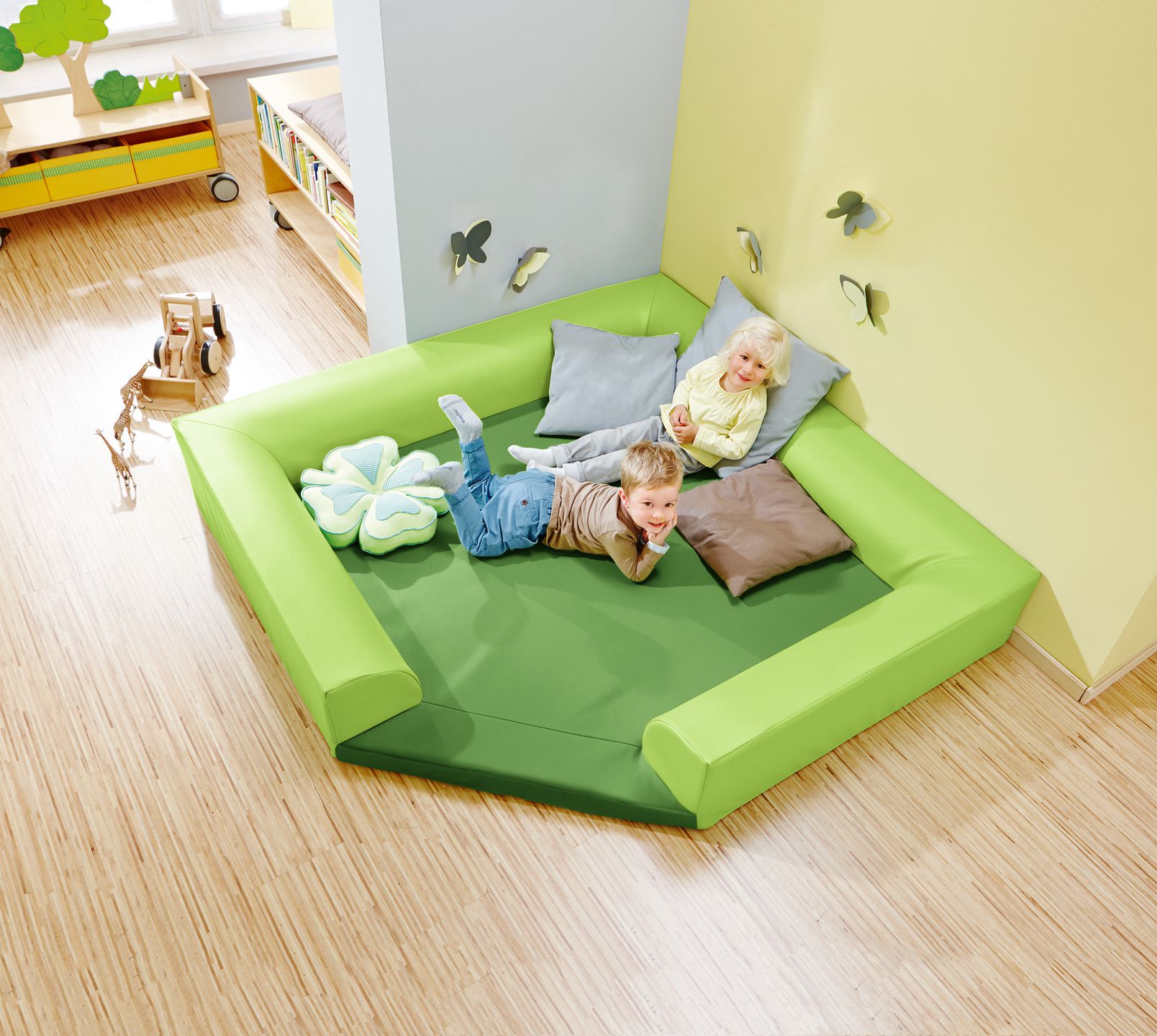 Kuschelnest mit Kunstlederbezug, B 175 x H 25 x T 175 cm