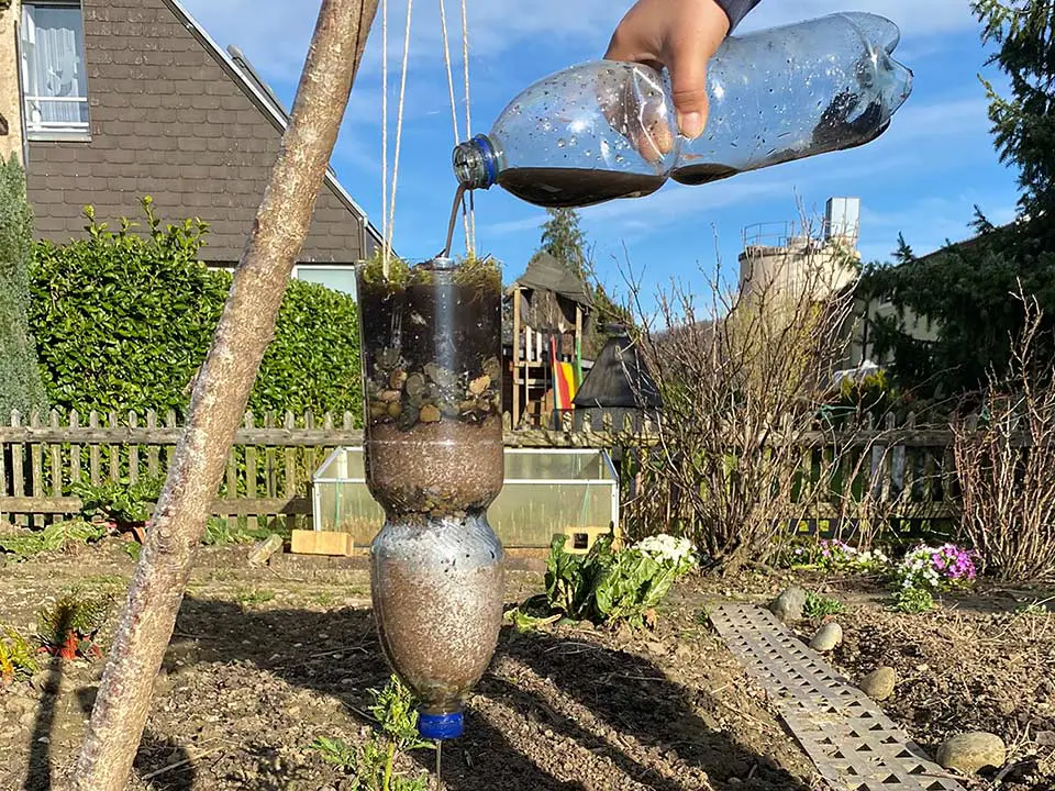 Experiment natürlicher Wasserfilter