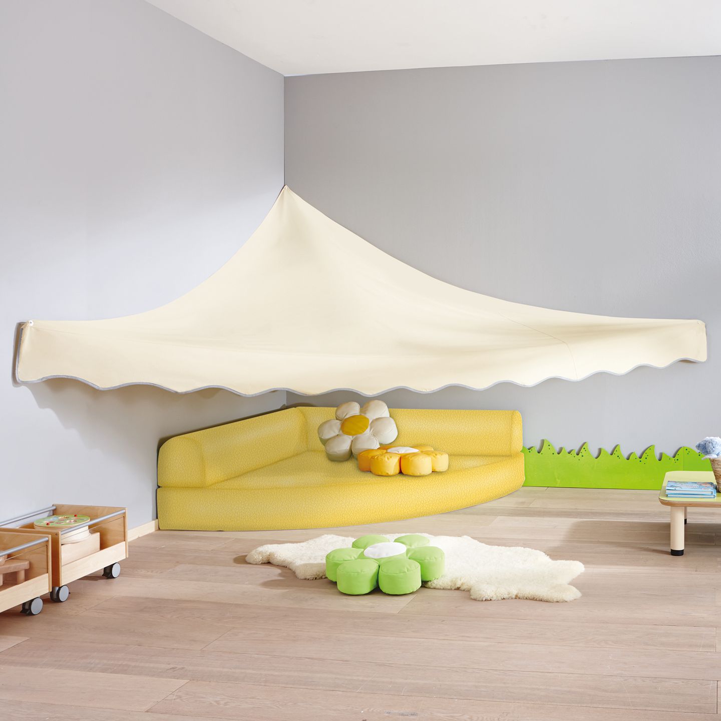 Liegematte Viertelkreis mit Rückenpolstern und Kunstlederbezug, L 180 x B 180 x H 20 cm