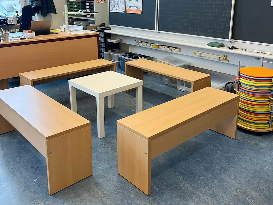 sitzbaenke-schule-aarburg.jpg