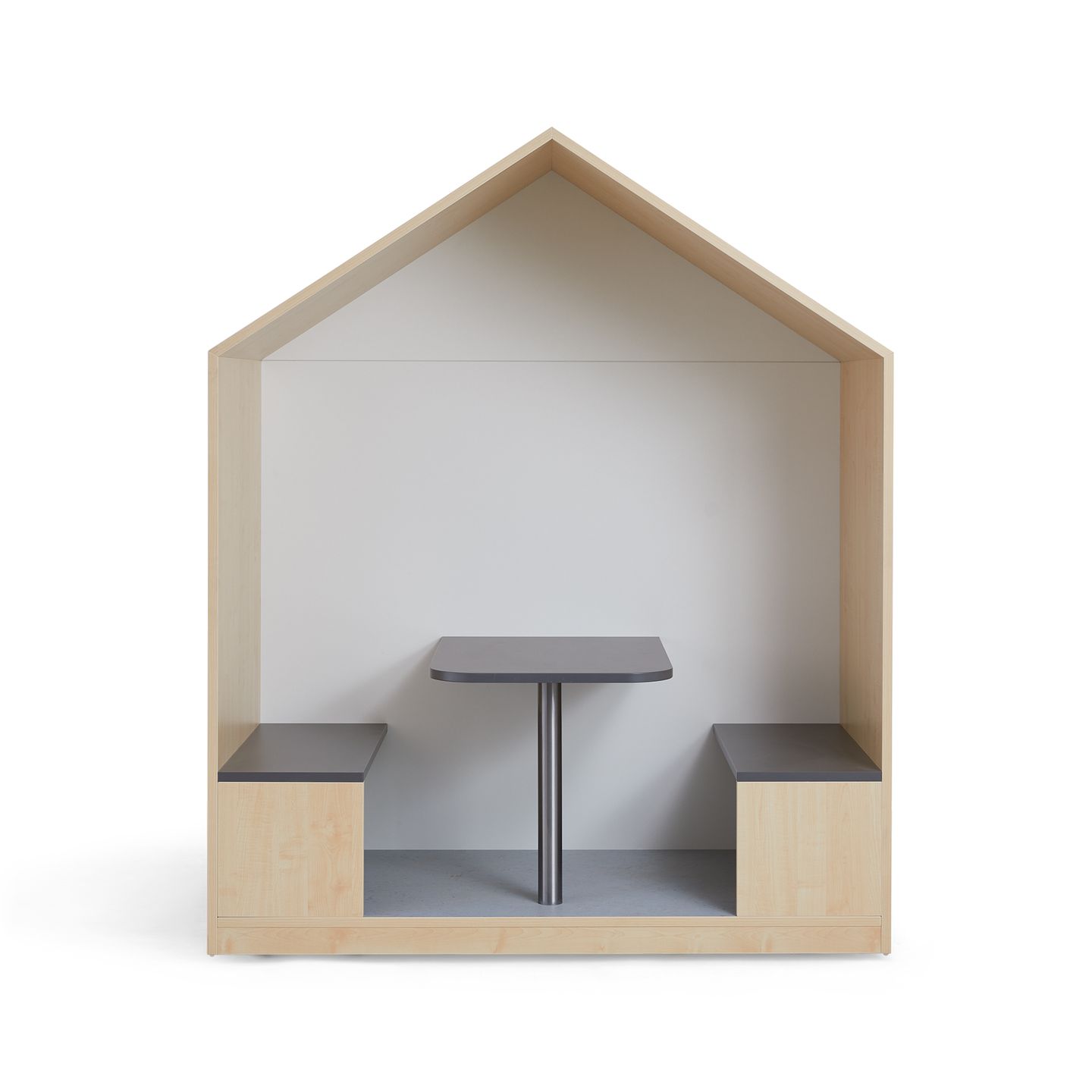 Häuschen mit Tisch und Bänken, Sitzhöhe 26 cm, Tischhöhe 48 cm